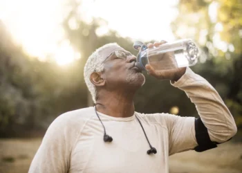 The-importance-of-proper-hydration-and-nutrition-in-survival-situations-survivordaily